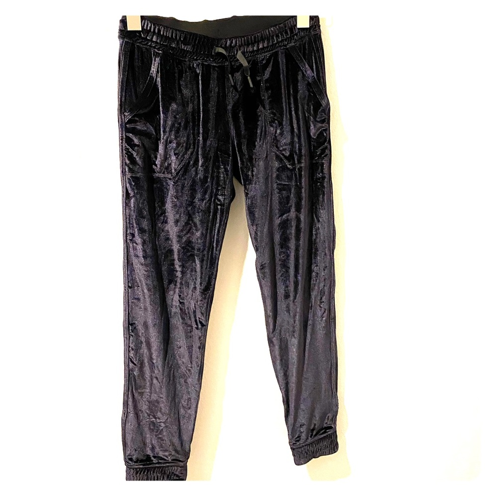 Ivivva by Lululemon velvet joggers new never worn velour black joggers